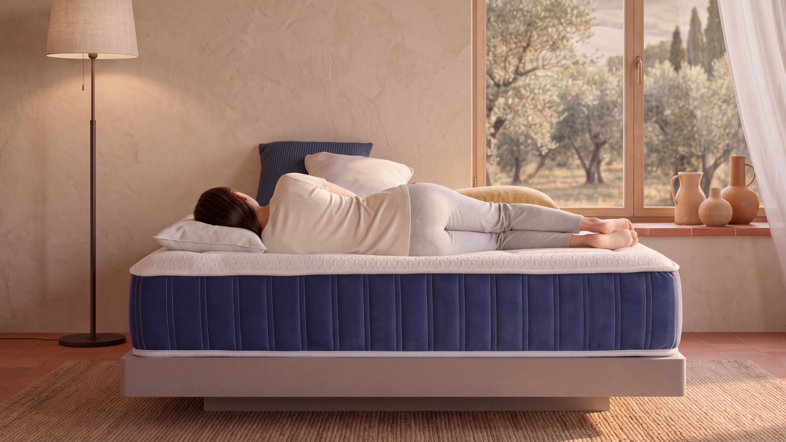 Mujer durmiendo de lado vista de perfil, con el colchón cediendo bajo el hombro y la cadera