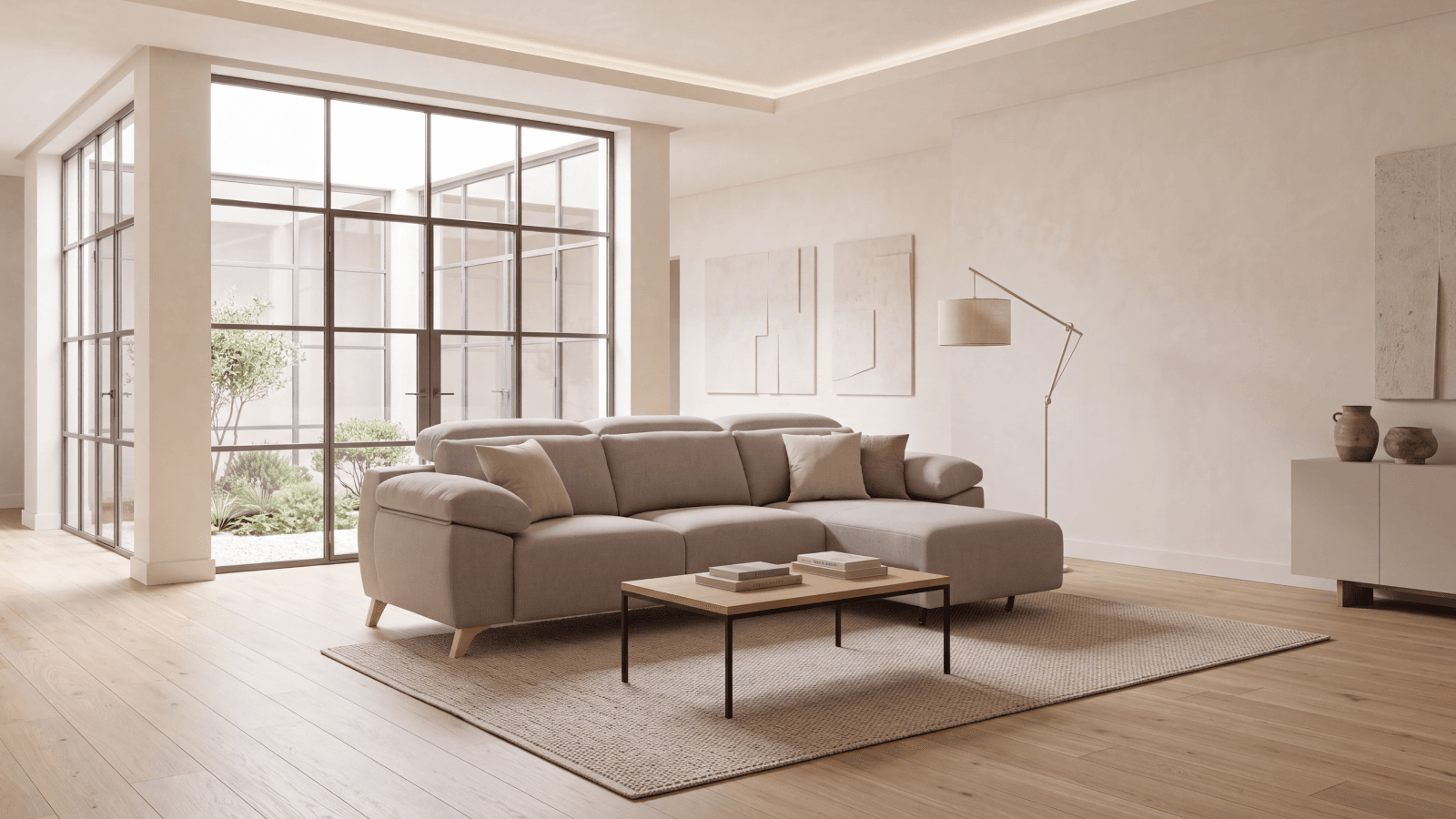 Salón amplio con chaise longue y circulación libre alrededor